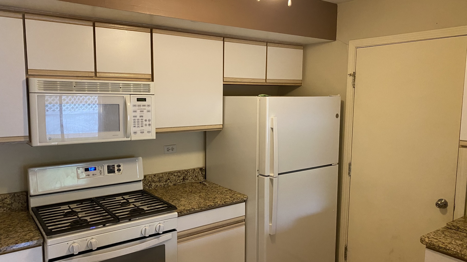 437 Valley Forge Court #2, Aurora, IL 60504