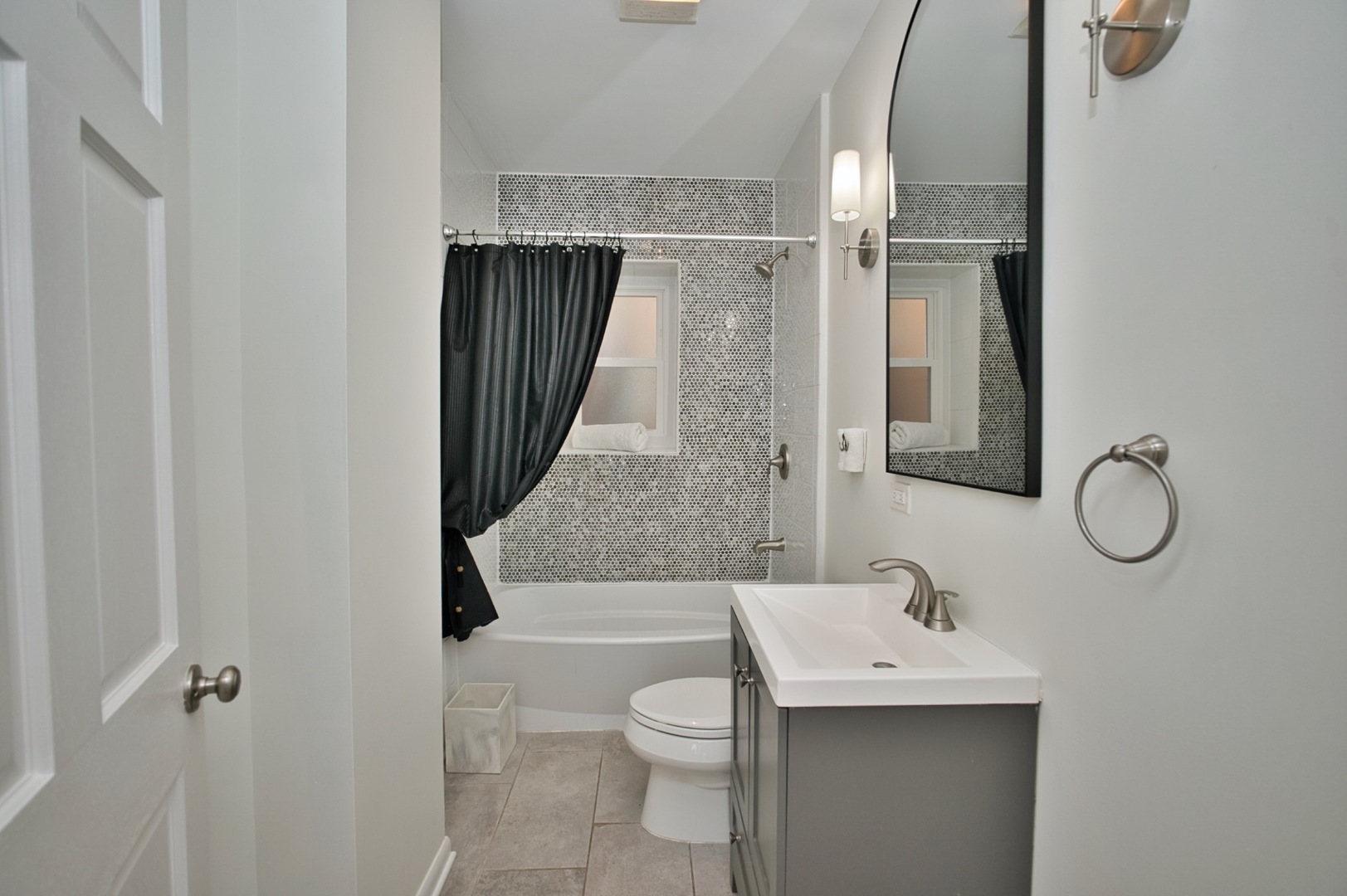 5936 N Melvina Avenue, Chicago, IL 60646