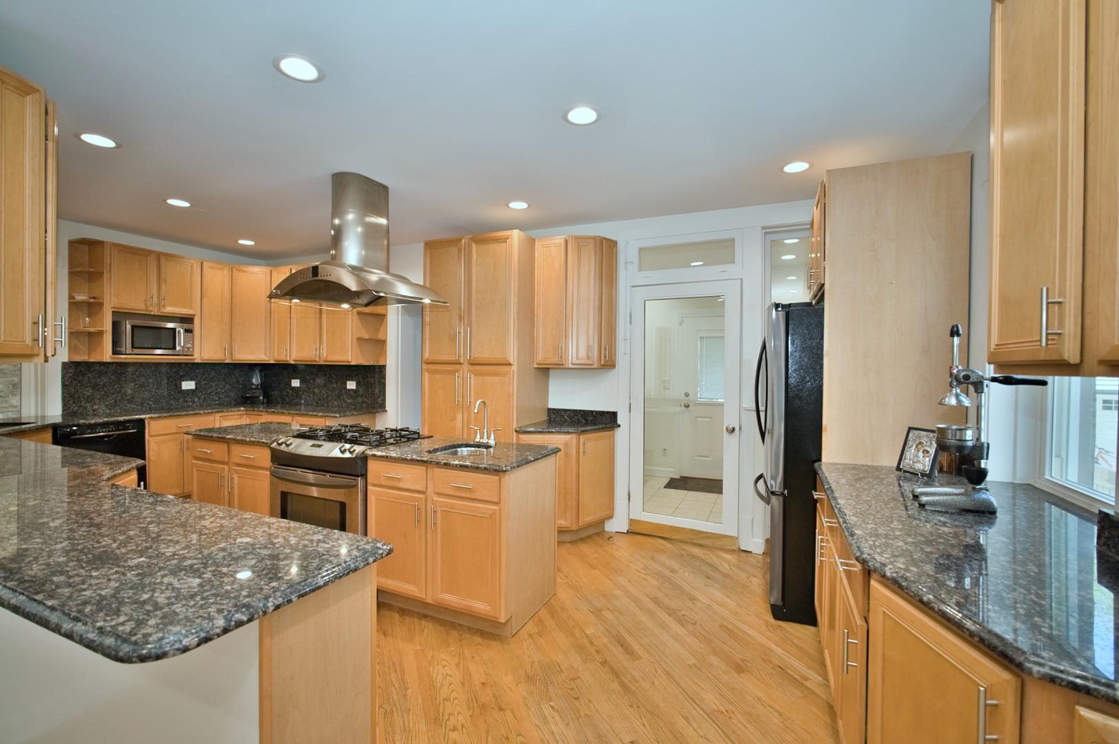 5936 N Melvina Avenue, Chicago, IL 60646