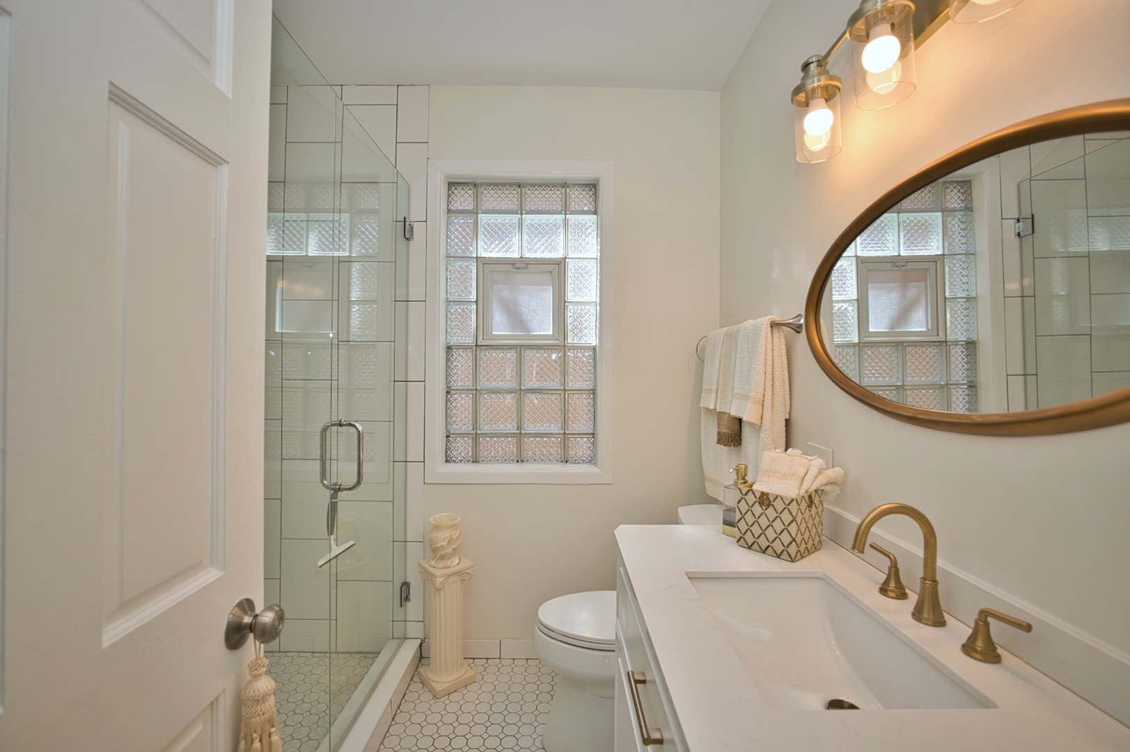 5936 N Melvina Avenue, Chicago, IL 60646
