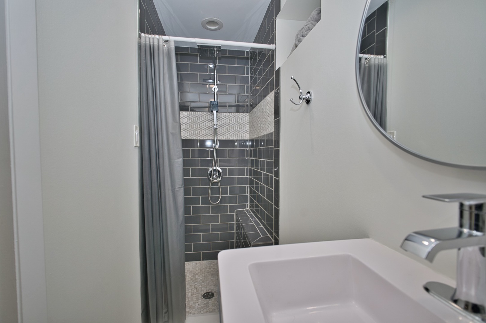 5936 N Melvina Avenue, Chicago, IL 60646