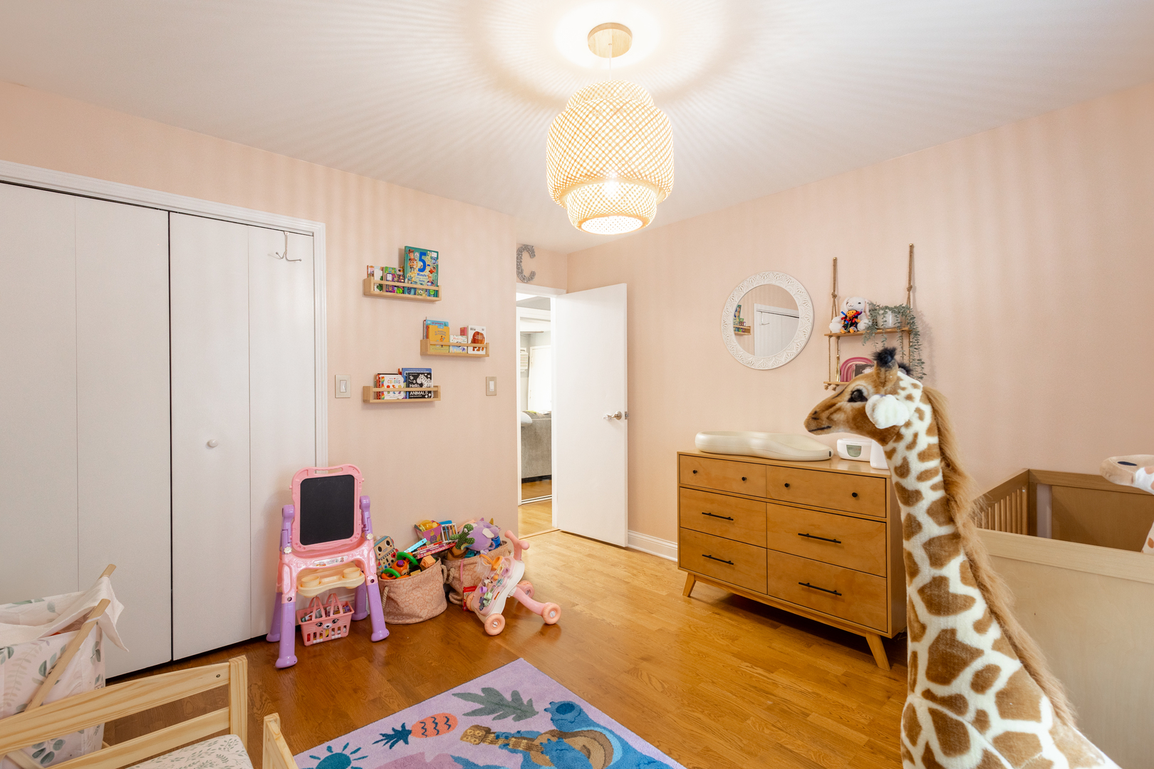 5155 N East River Road #215E, Chicago, IL 60656