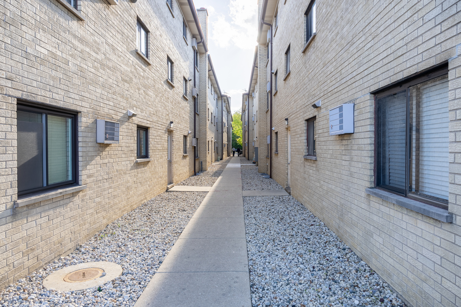 5155 N East River Road #215E, Chicago, IL 60656