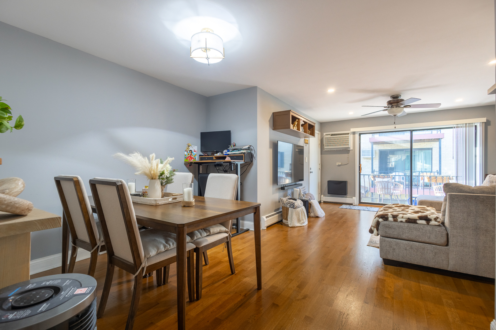 5155 N East River Road #215E, Chicago, IL 60656