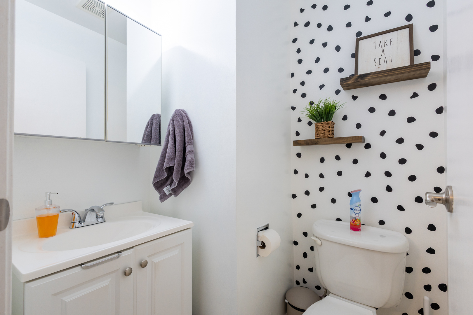 5155 N East River Road #215E, Chicago, IL 60656