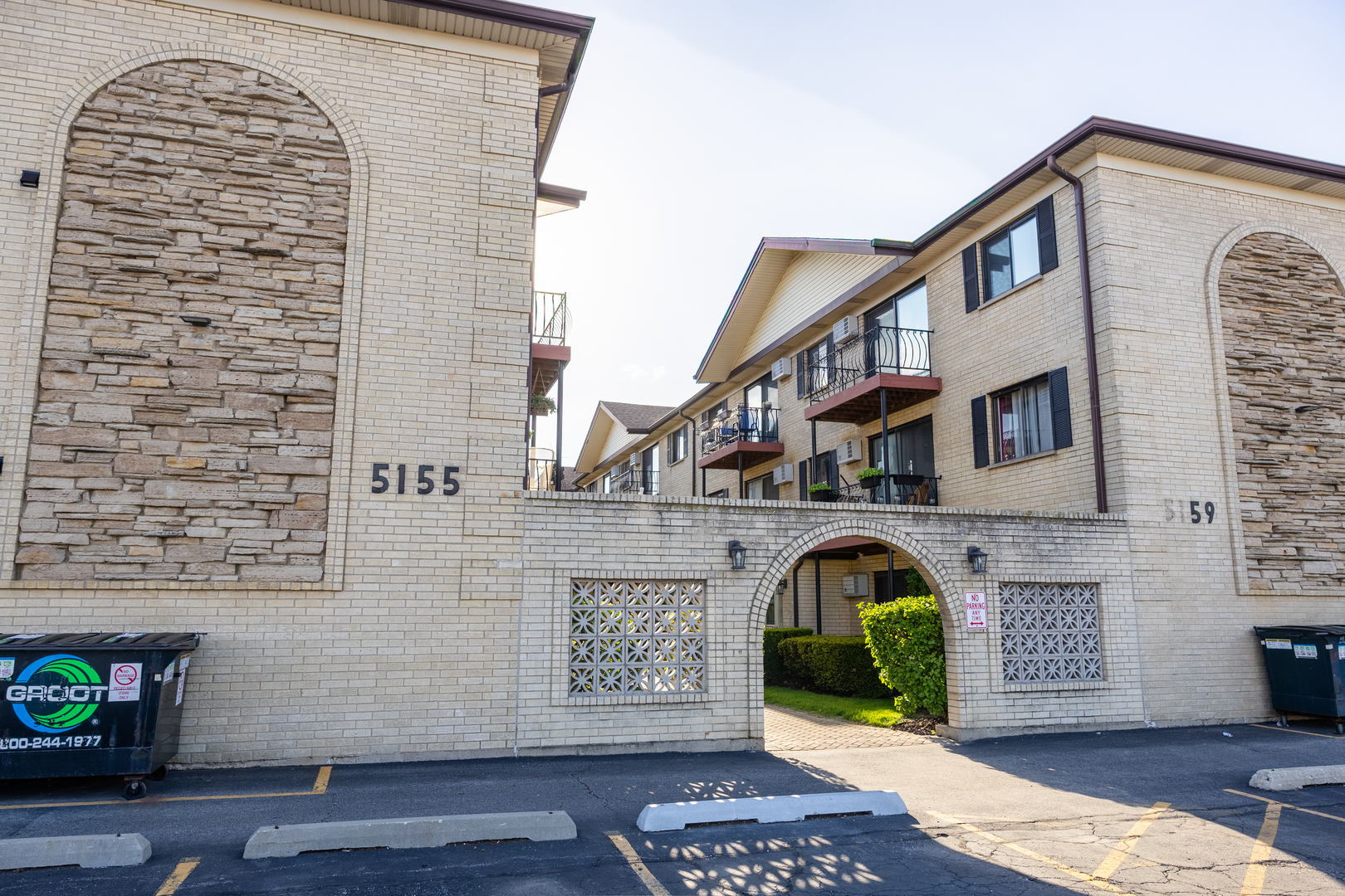 5155 N East River Road #215E, Chicago, IL 60656