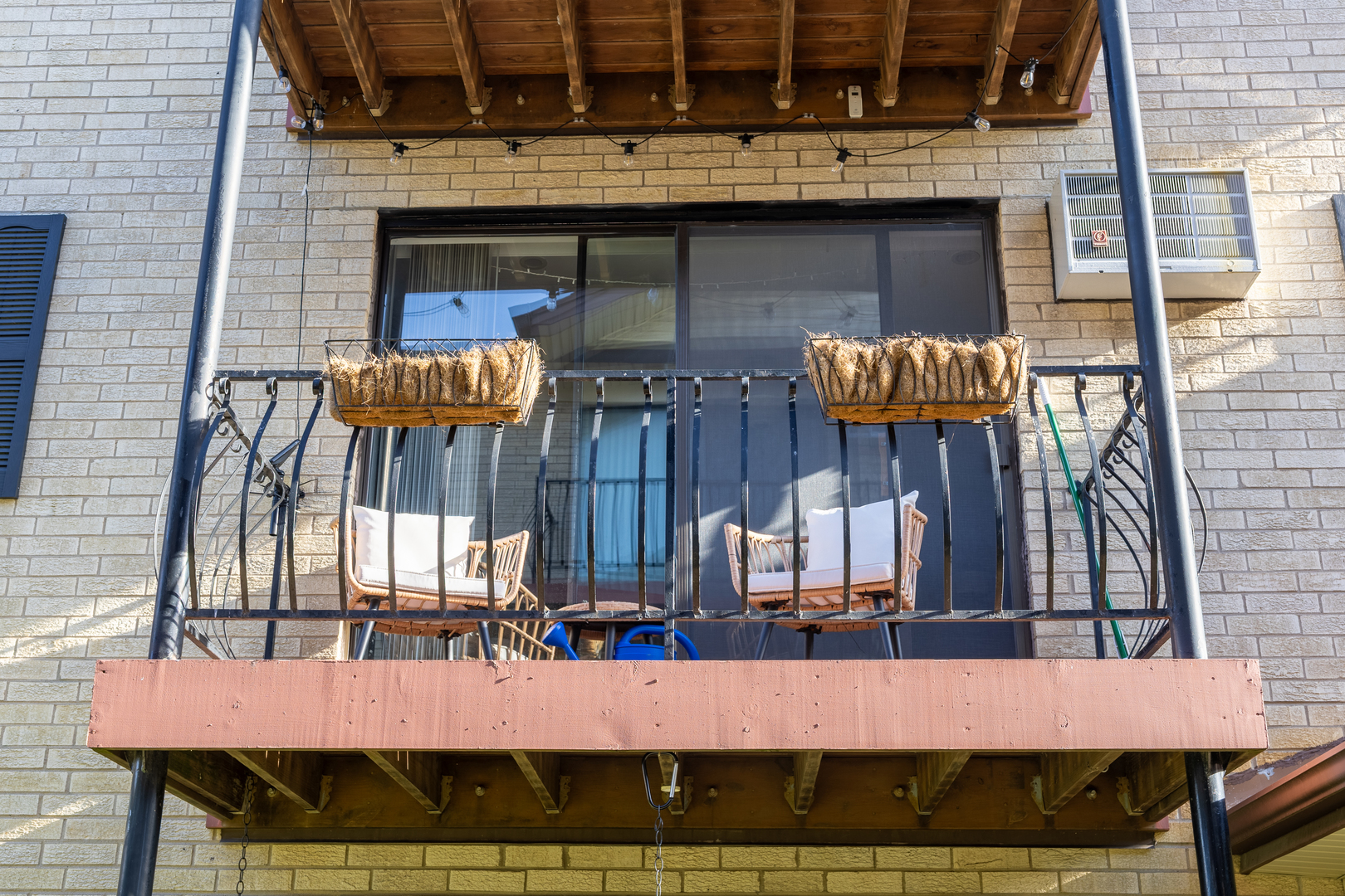 5155 N East River Road #215E, Chicago, IL 60656