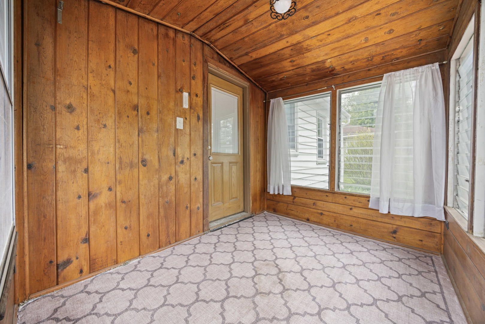 140 W Le Moyne Avenue, Lombard, IL 60148