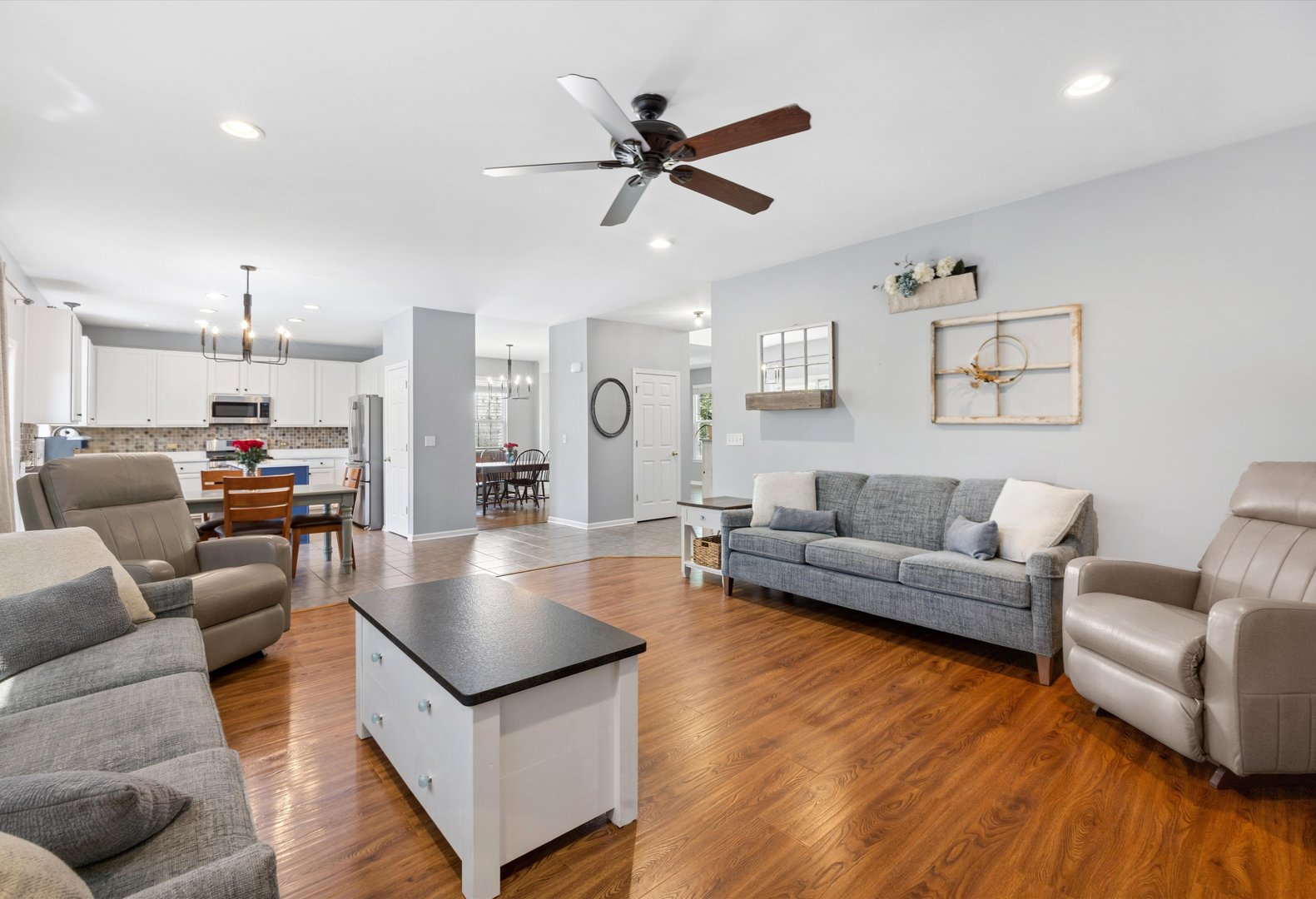 1562 Glenside Drive, Bolingbrook, IL 60490