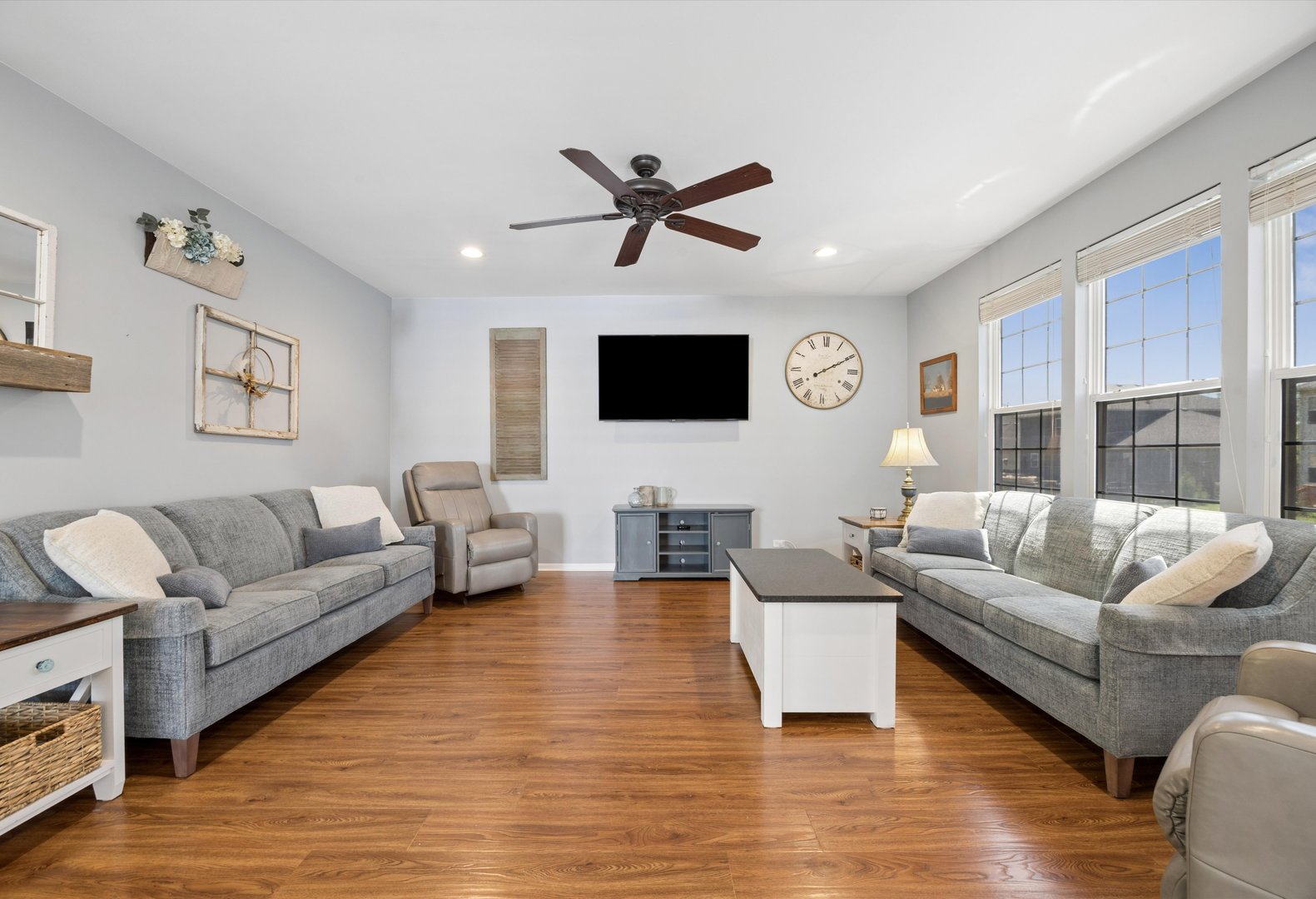 1562 Glenside Drive, Bolingbrook, IL 60490
