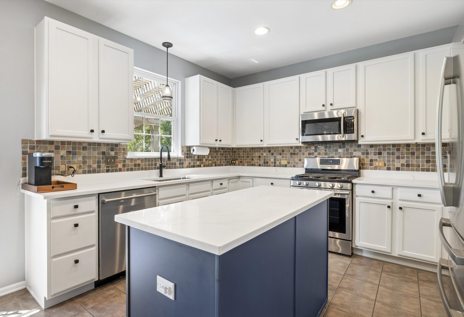 1562 Glenside Drive, Bolingbrook, IL 60490