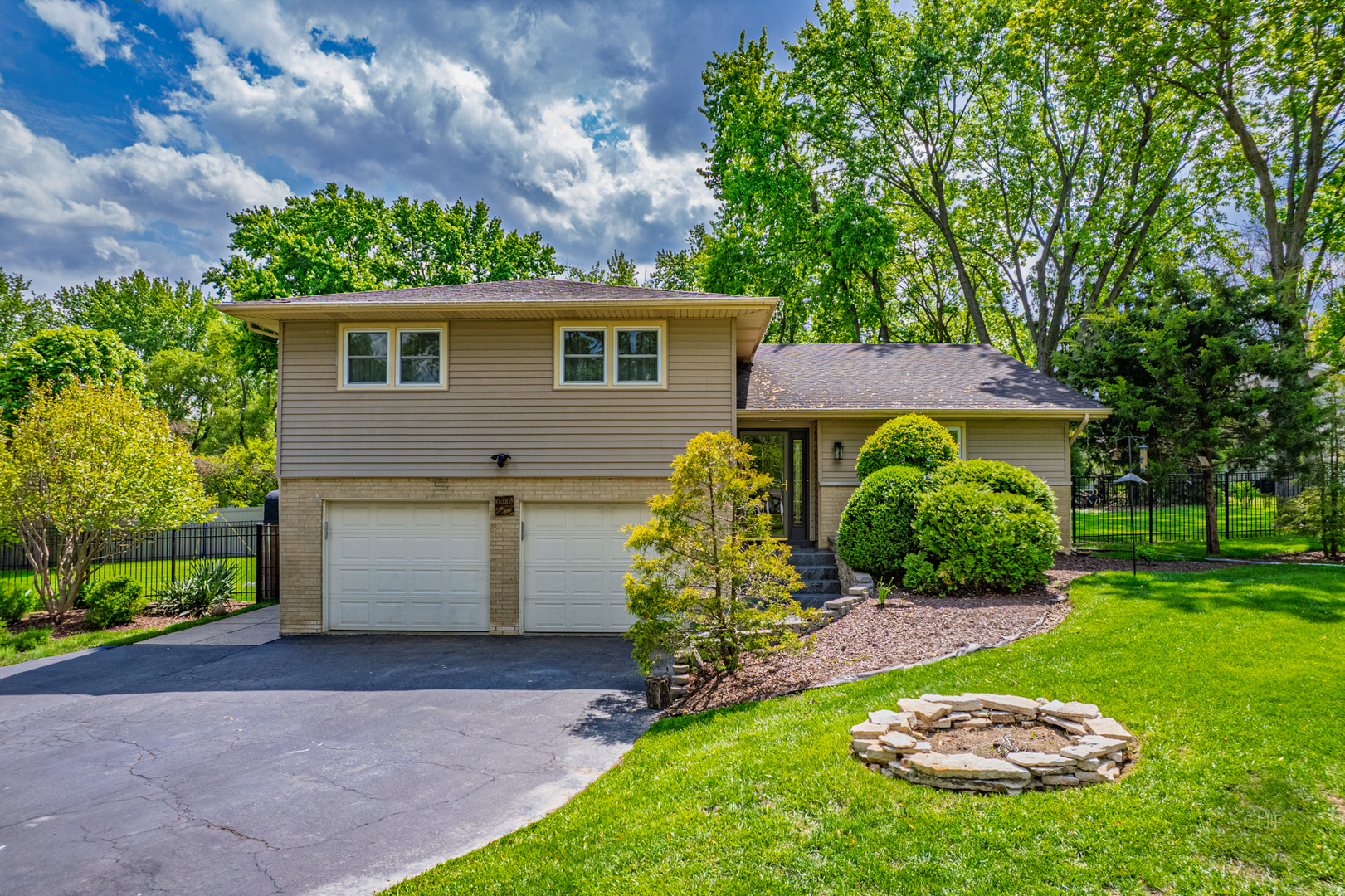 10S220 Alan Road, Naperville, IL 60564