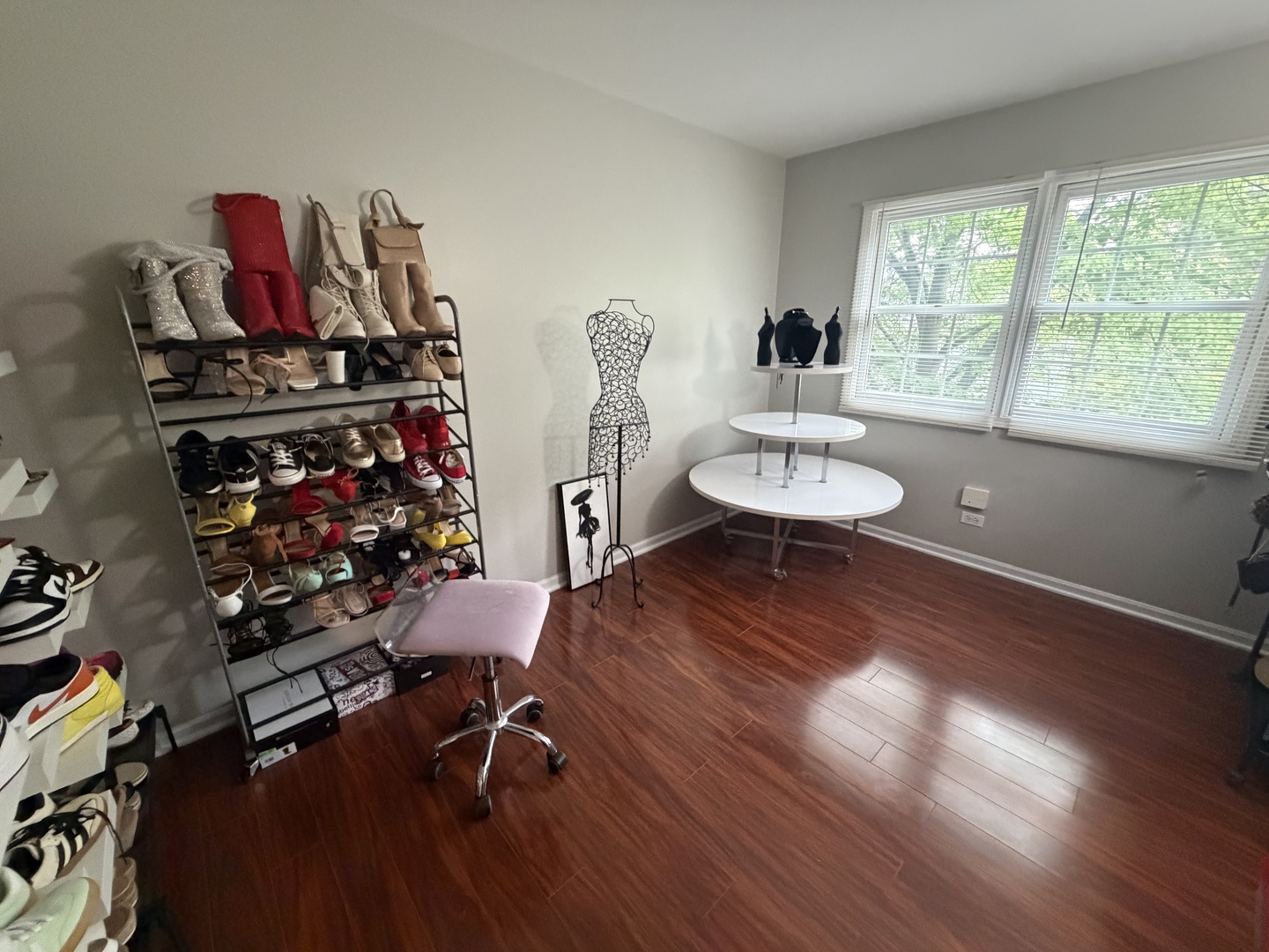 414 Spring Court, Carpentersville, IL 60110