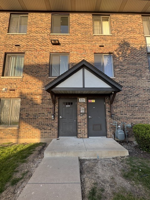225 Gregory Street #2, Aurora, IL 60504