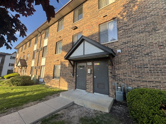 225 Gregory Street #2, Aurora, IL 60504