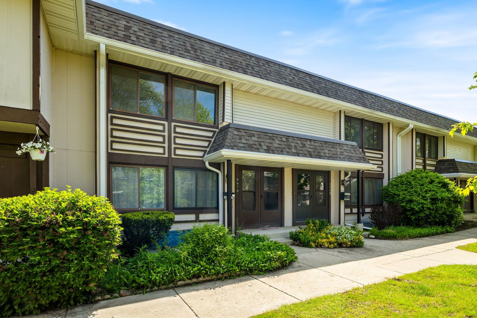 5570 Court F, Hanover Park, IL 60133