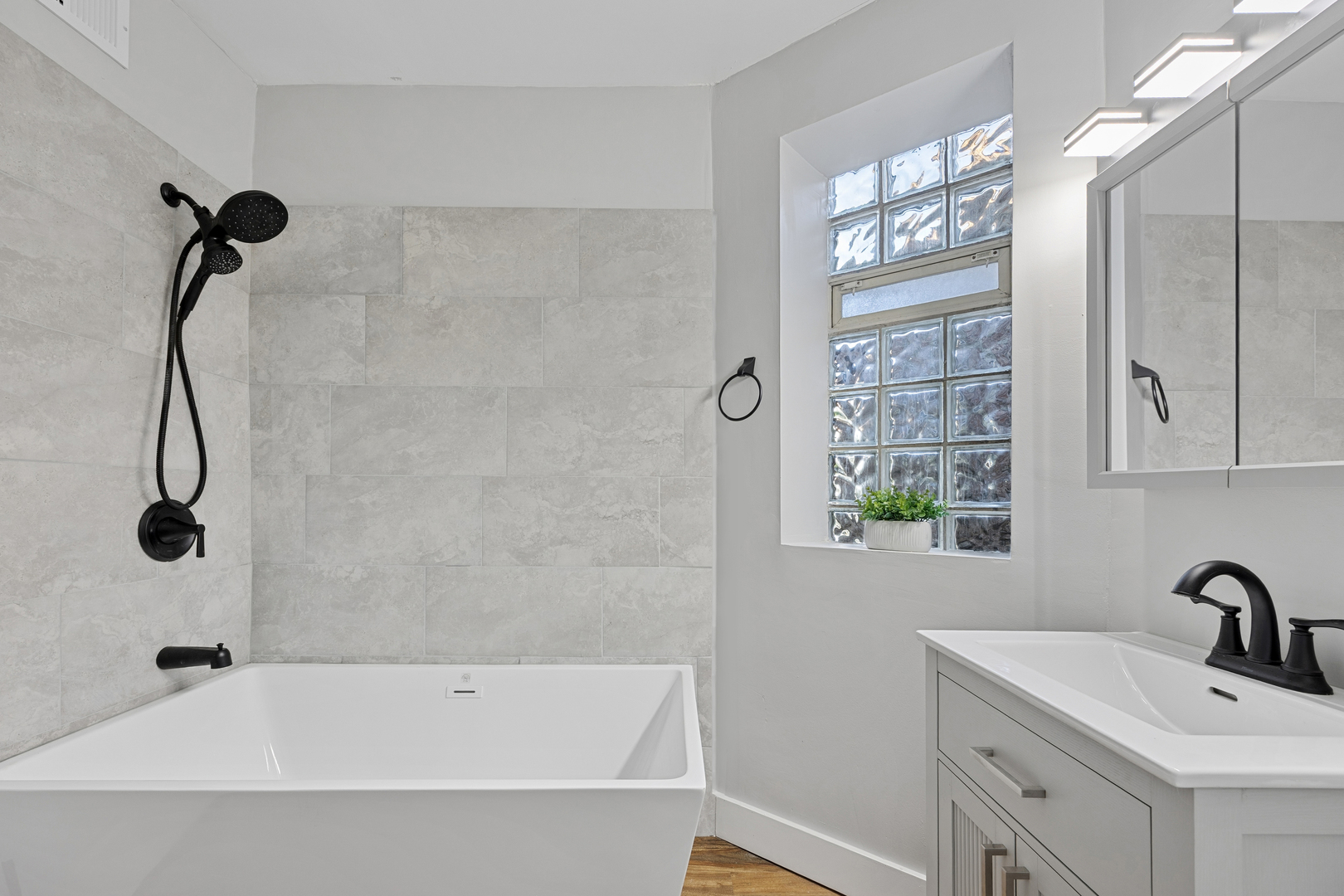 1552 E 65th Place #3, Chicago, IL 60637