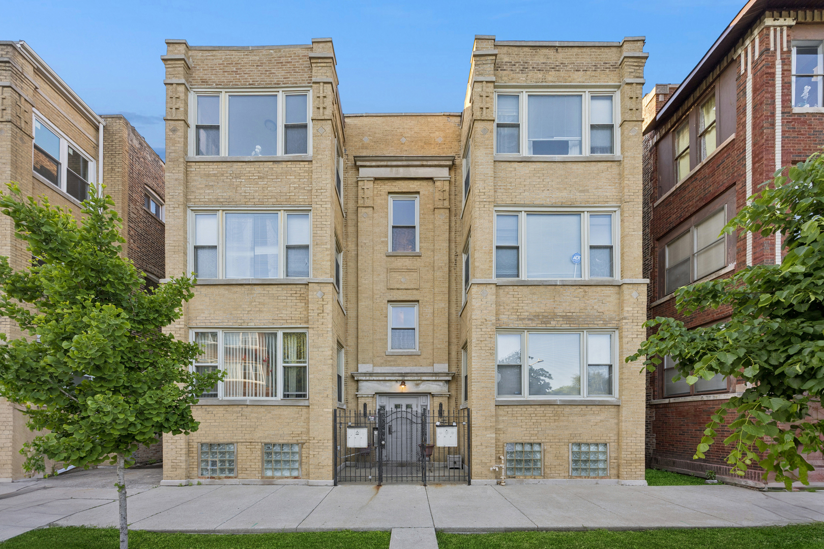1552 E 65th Place #3, Chicago, IL 60637