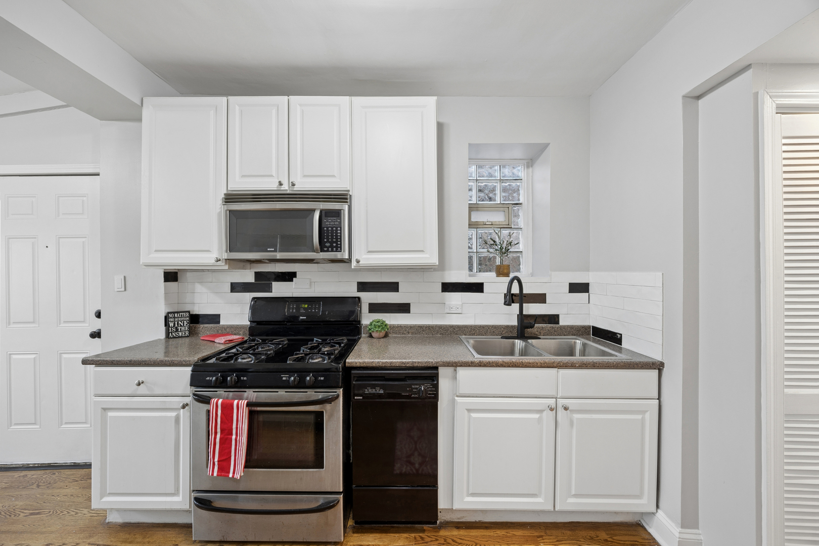1552 E 65th Place #3, Chicago, IL 60637