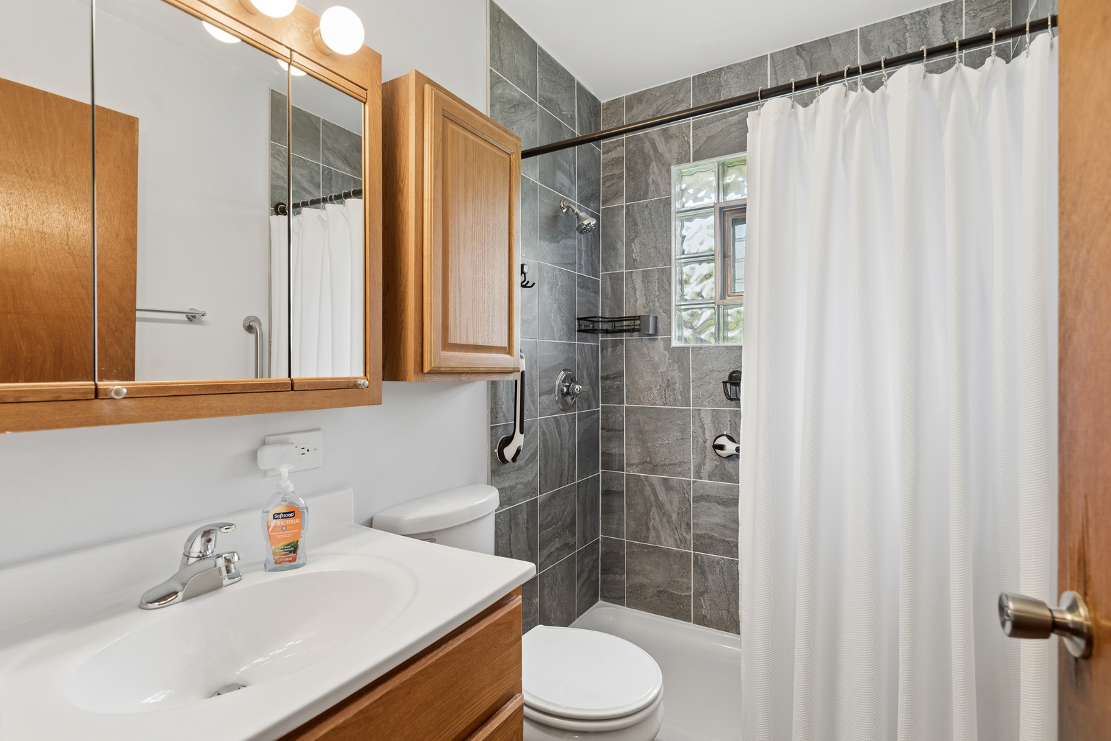 2703 11th Street, Winthrop Harbor, IL 60096