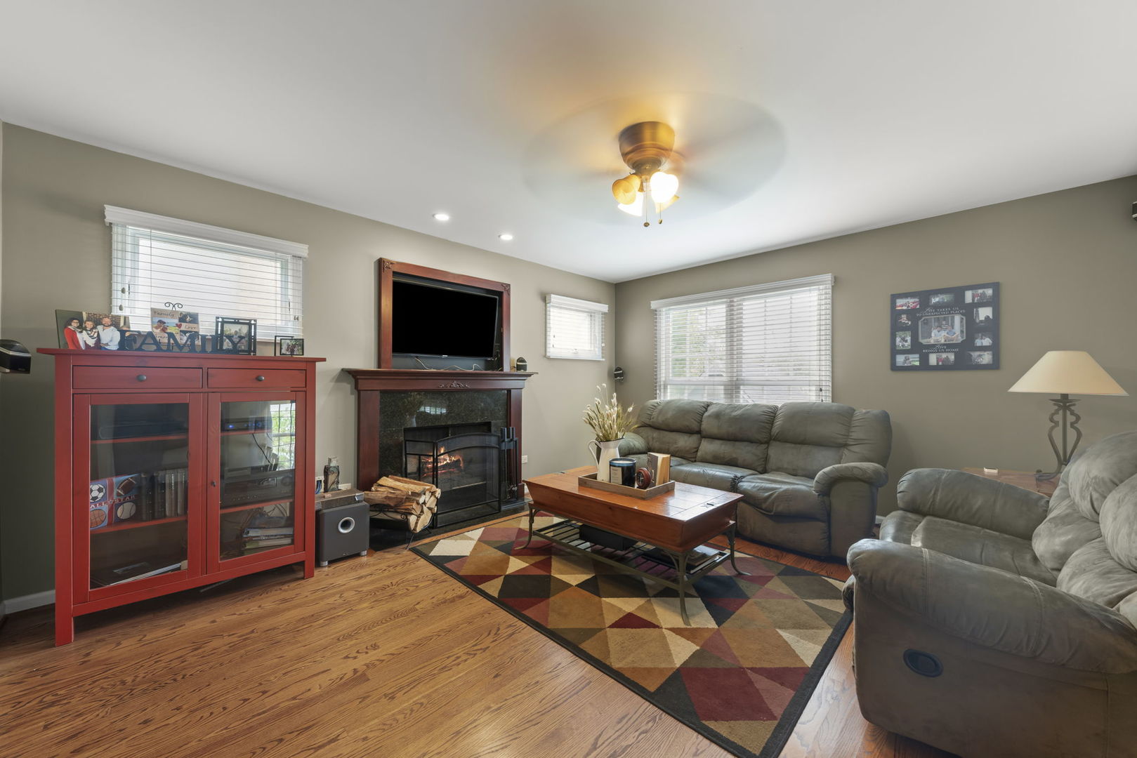 4528 Middaugh Avenue, Downers Grove, IL 60515