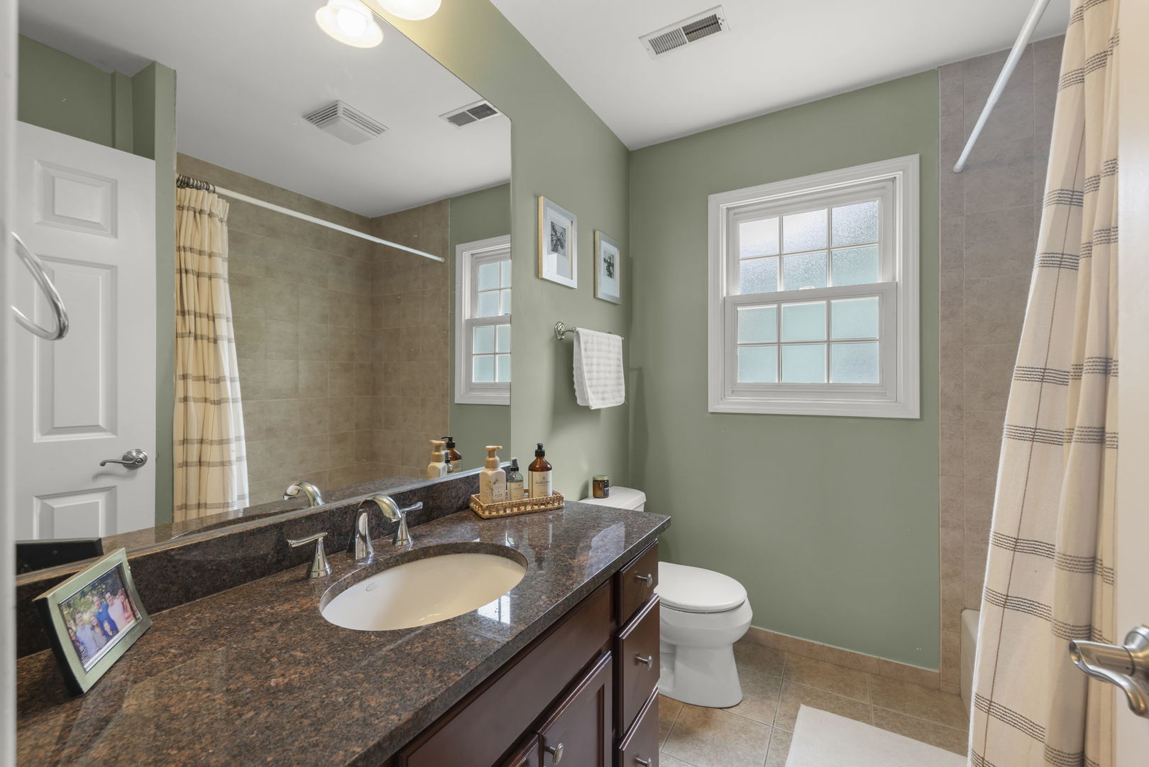 4528 Middaugh Avenue, Downers Grove, IL 60515