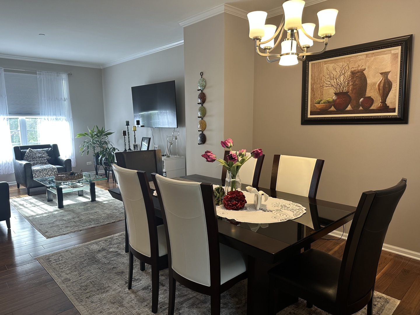 172 N East River Road #R, Des Plaines, IL 60016