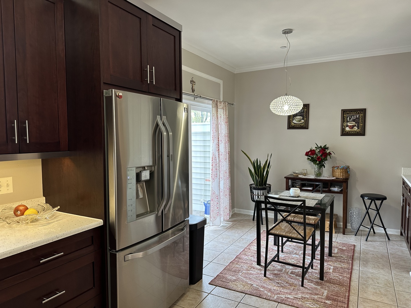 172 N East River Road #R, Des Plaines, IL 60016