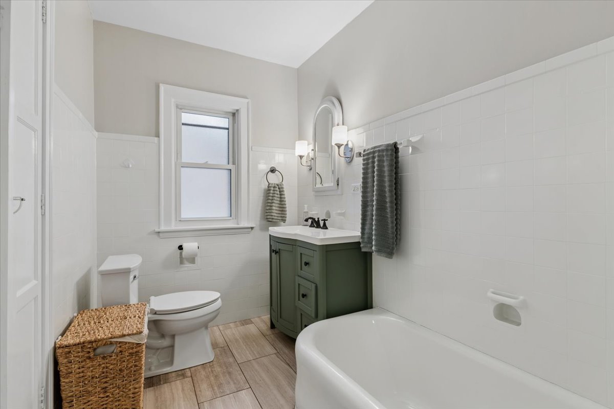 5941 N Knox Avenue, Chicago, IL 60646