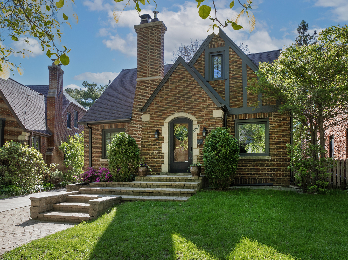 5941 N Knox Avenue, Chicago, IL 60646