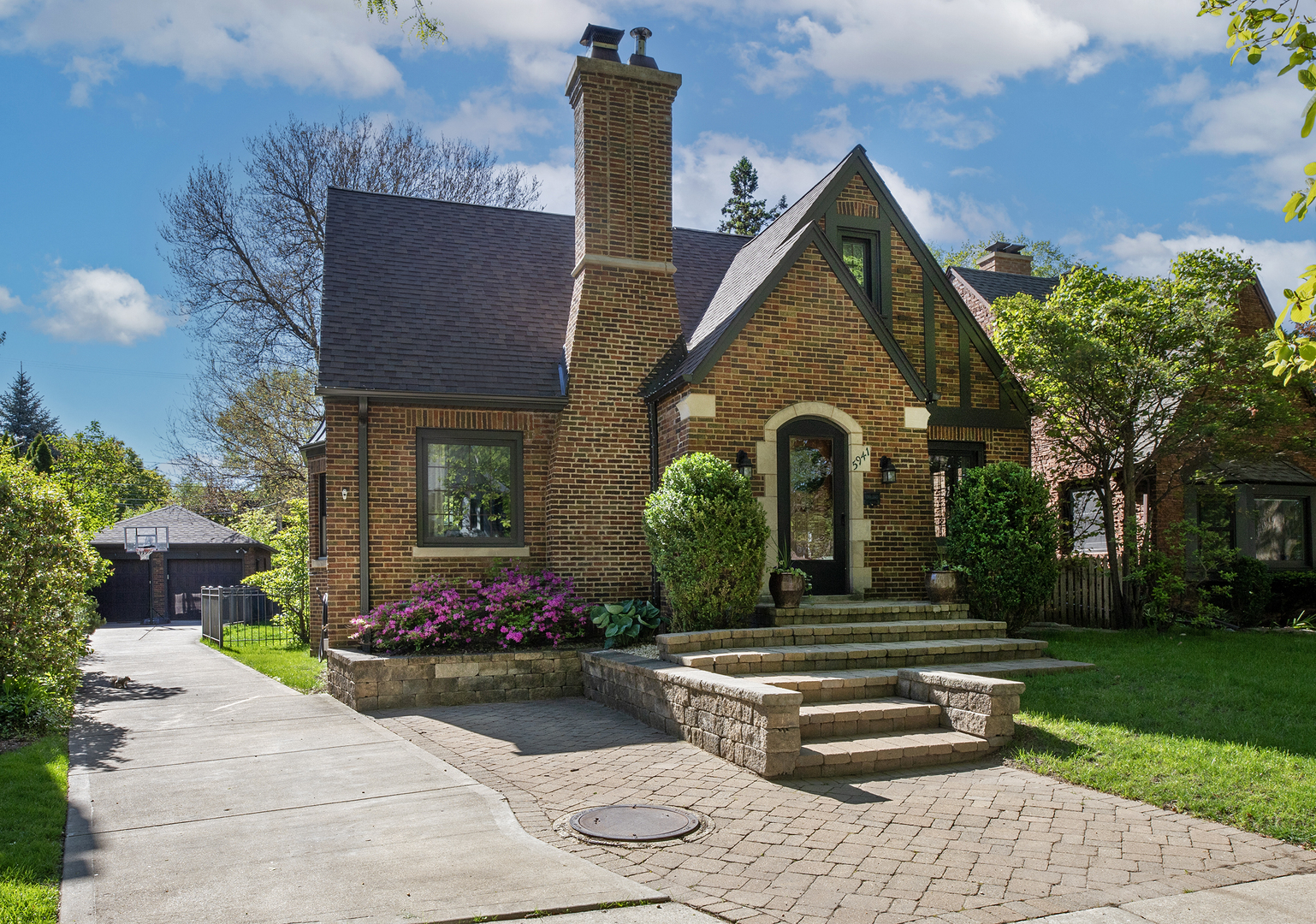 5941 N Knox Avenue, Chicago, IL 60646