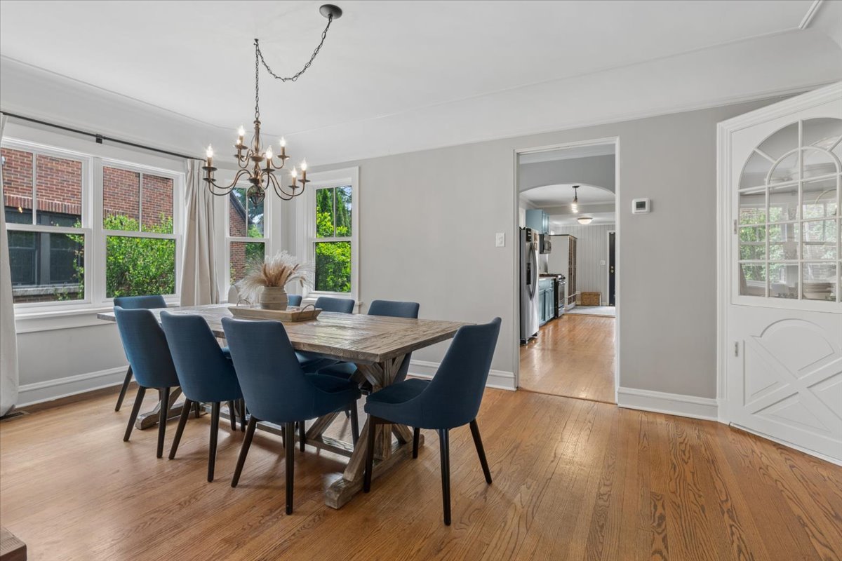 5941 N Knox Avenue, Chicago, IL 60646