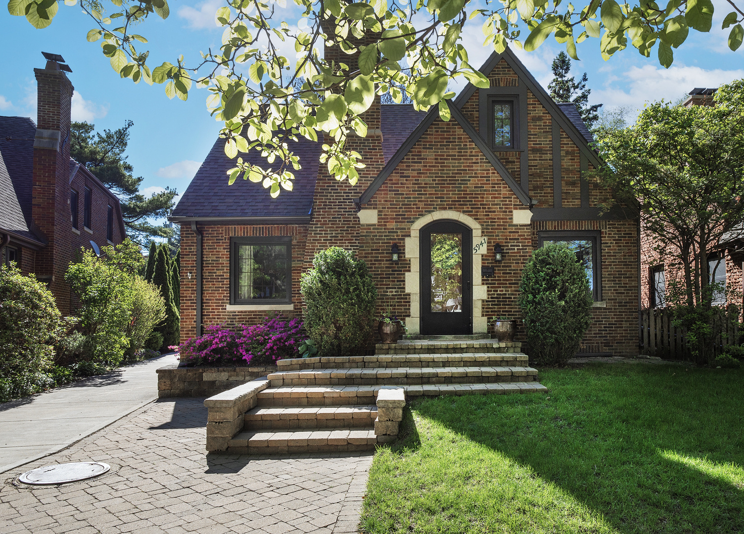 5941 N Knox Avenue, Chicago, IL 60646