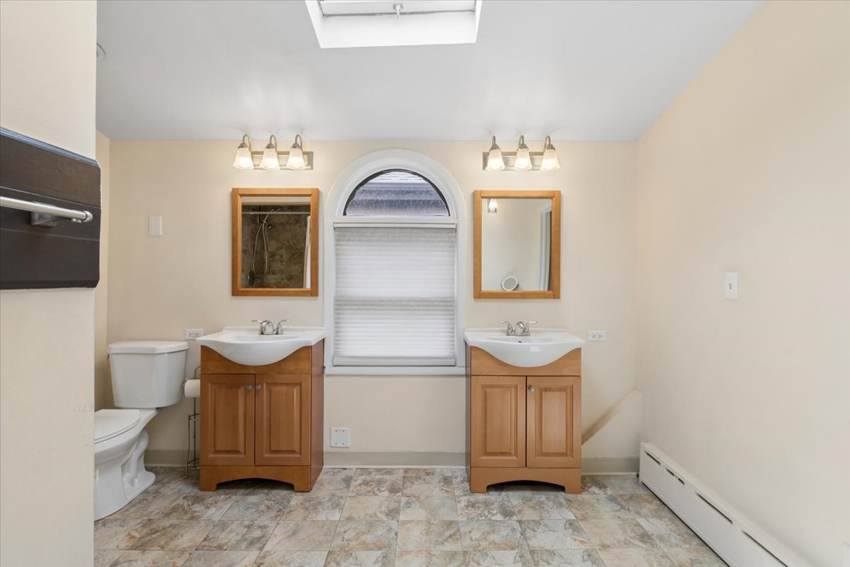 5941 N Knox Avenue, Chicago, IL 60646