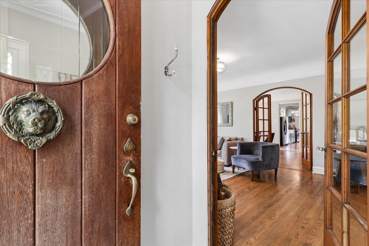 5941 N Knox Avenue, Chicago, IL 60646