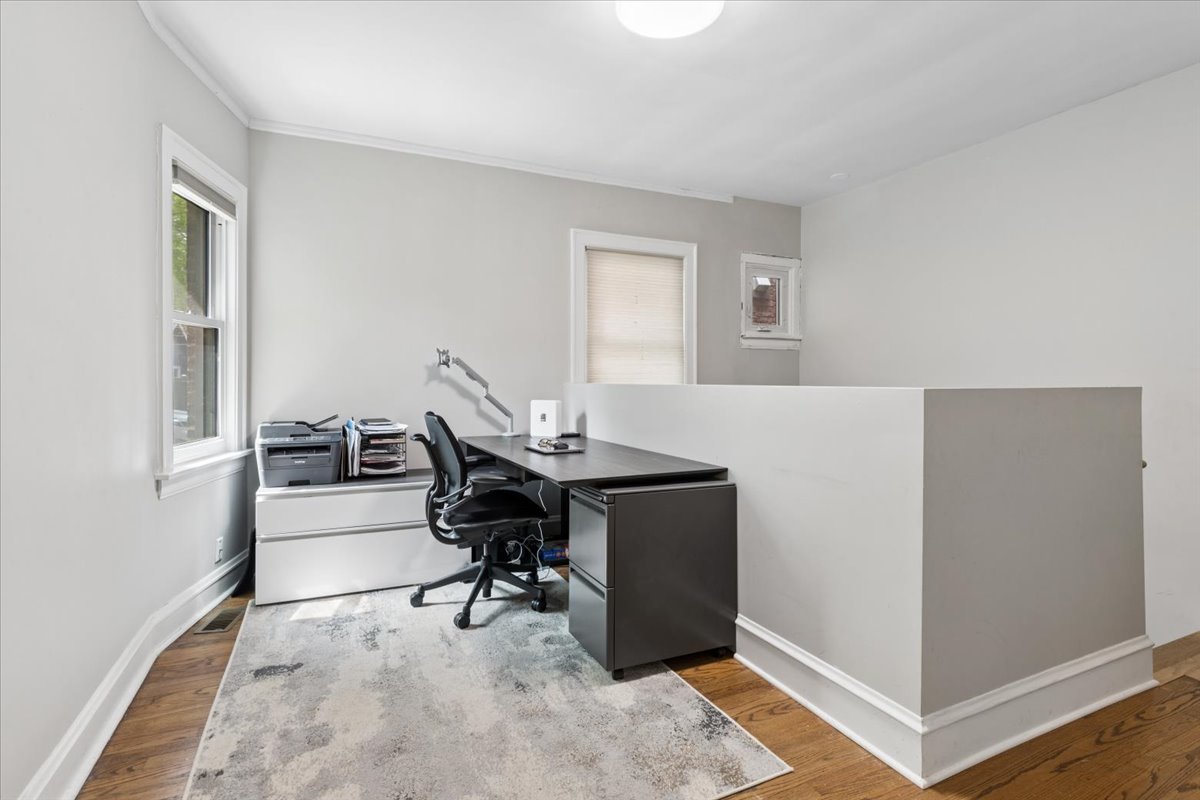 5941 N Knox Avenue, Chicago, IL 60646