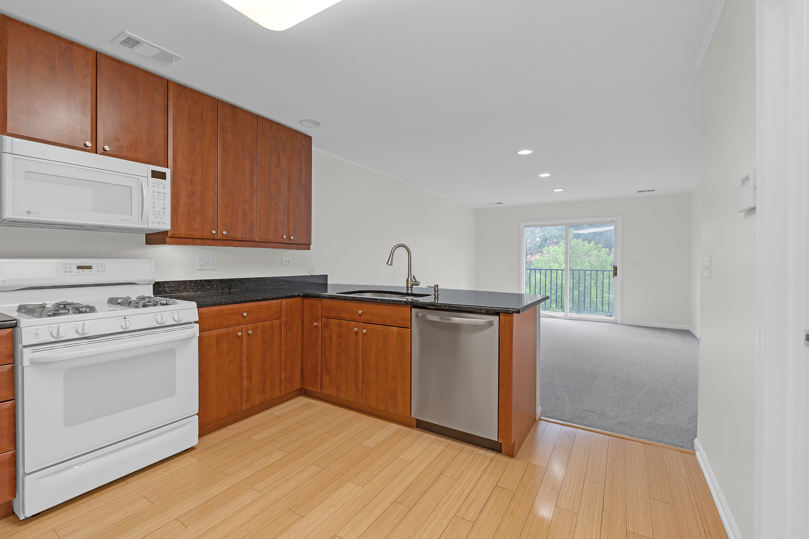 947 Kensington Drive #7-E3, Northbrook, IL 60062