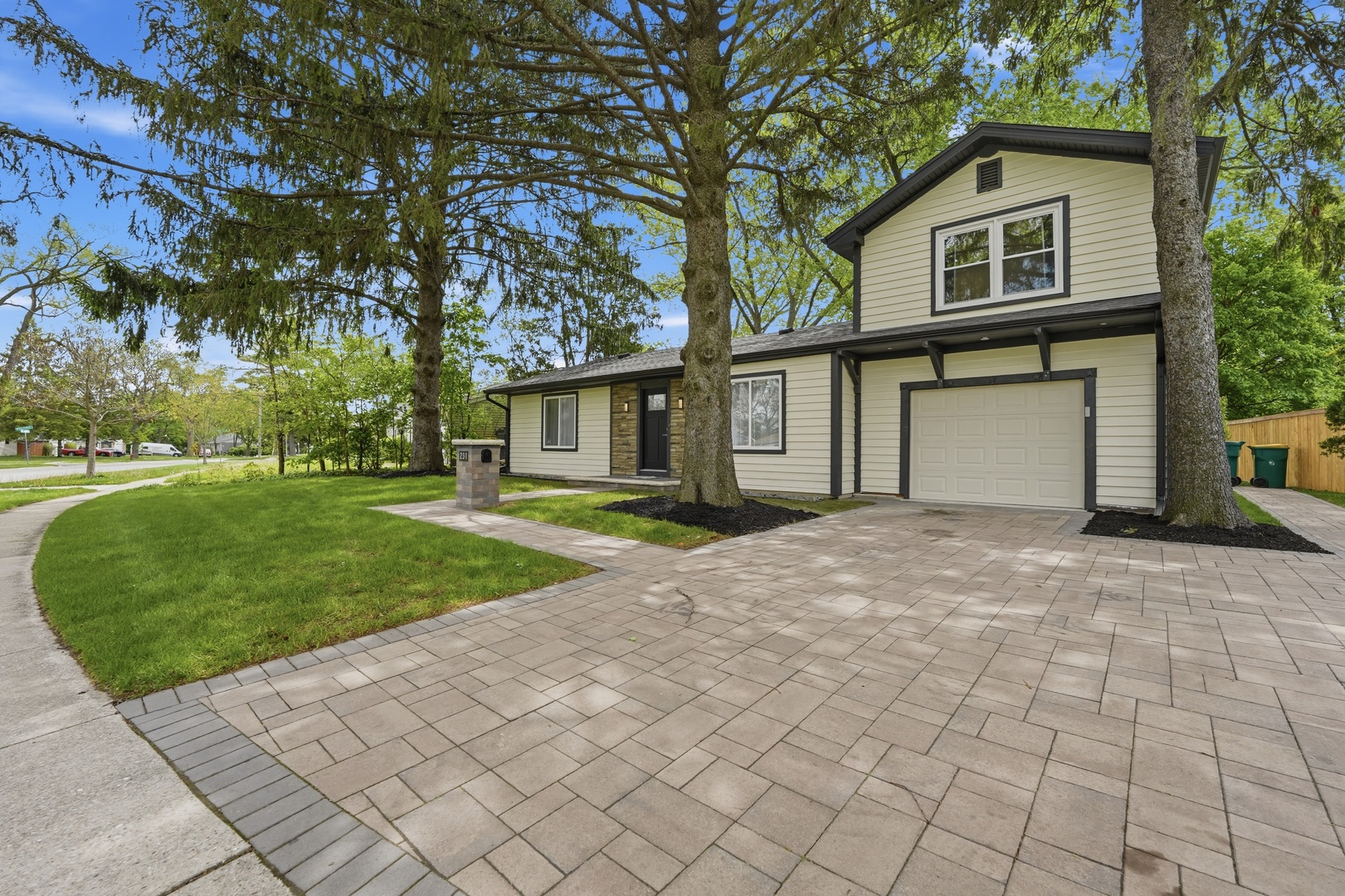 231 Saint Marys Parkway, Buffalo Grove, IL 60089