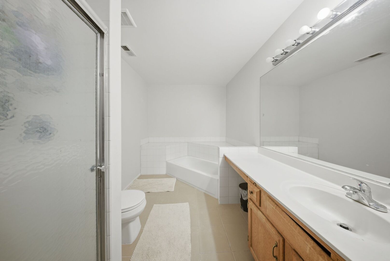 206 Glasgow Lane #B206, Schaumburg, IL 60194
