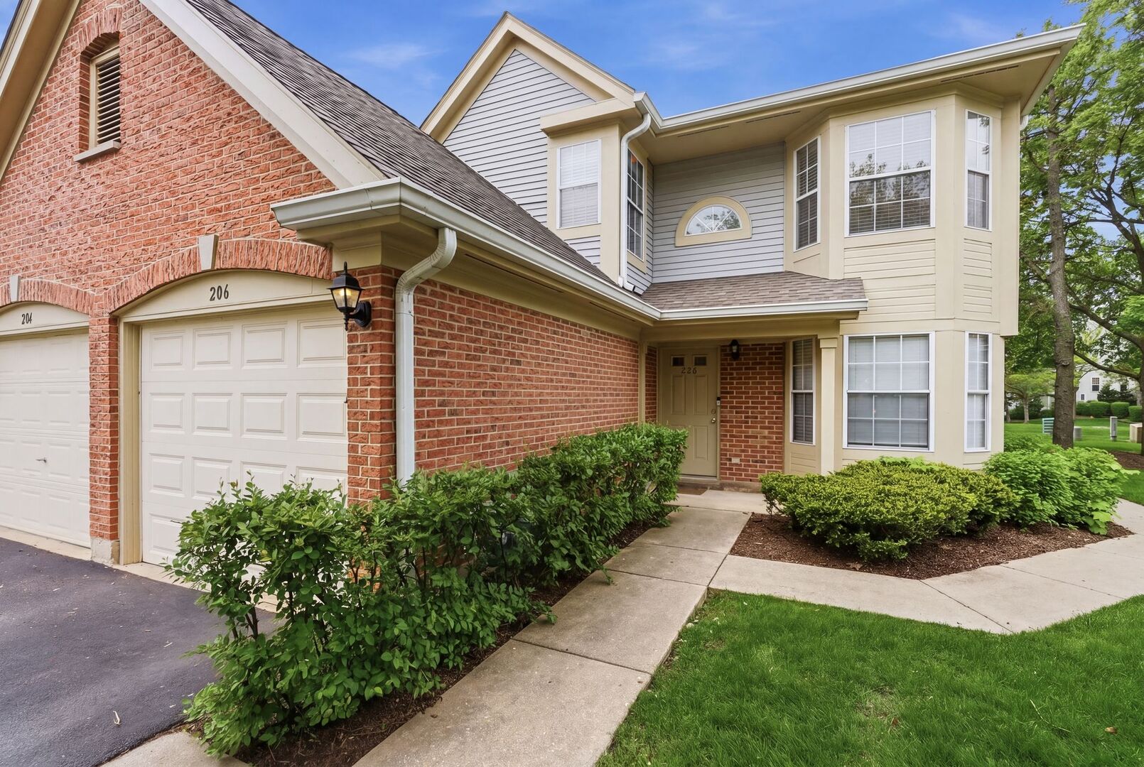 206 Glasgow Lane #B206, Schaumburg, IL 60194