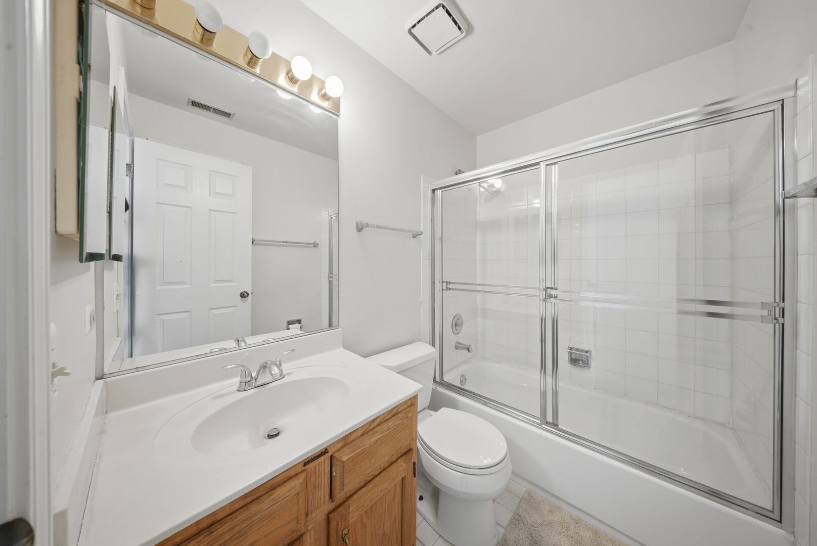206 Glasgow Lane #B206, Schaumburg, IL 60194