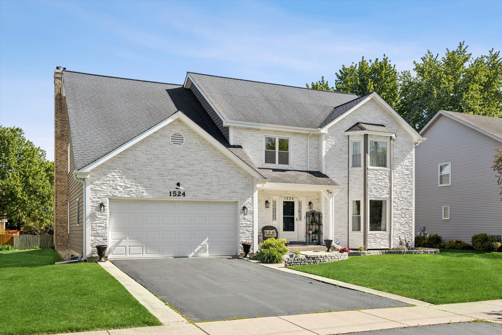 1524 Oswego Road, Naperville, IL 60540