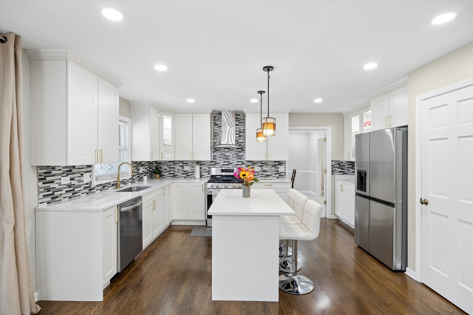1524 Oswego Road, Naperville, IL 60540