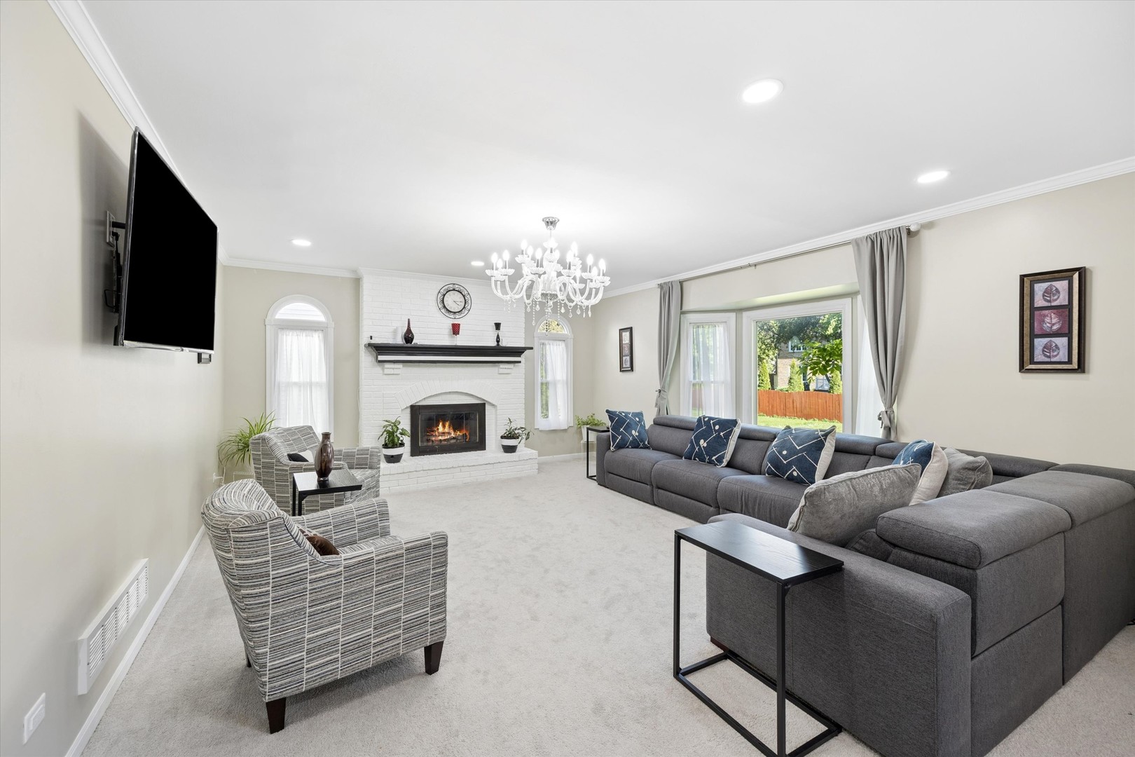 1524 Oswego Road, Naperville, IL 60540
