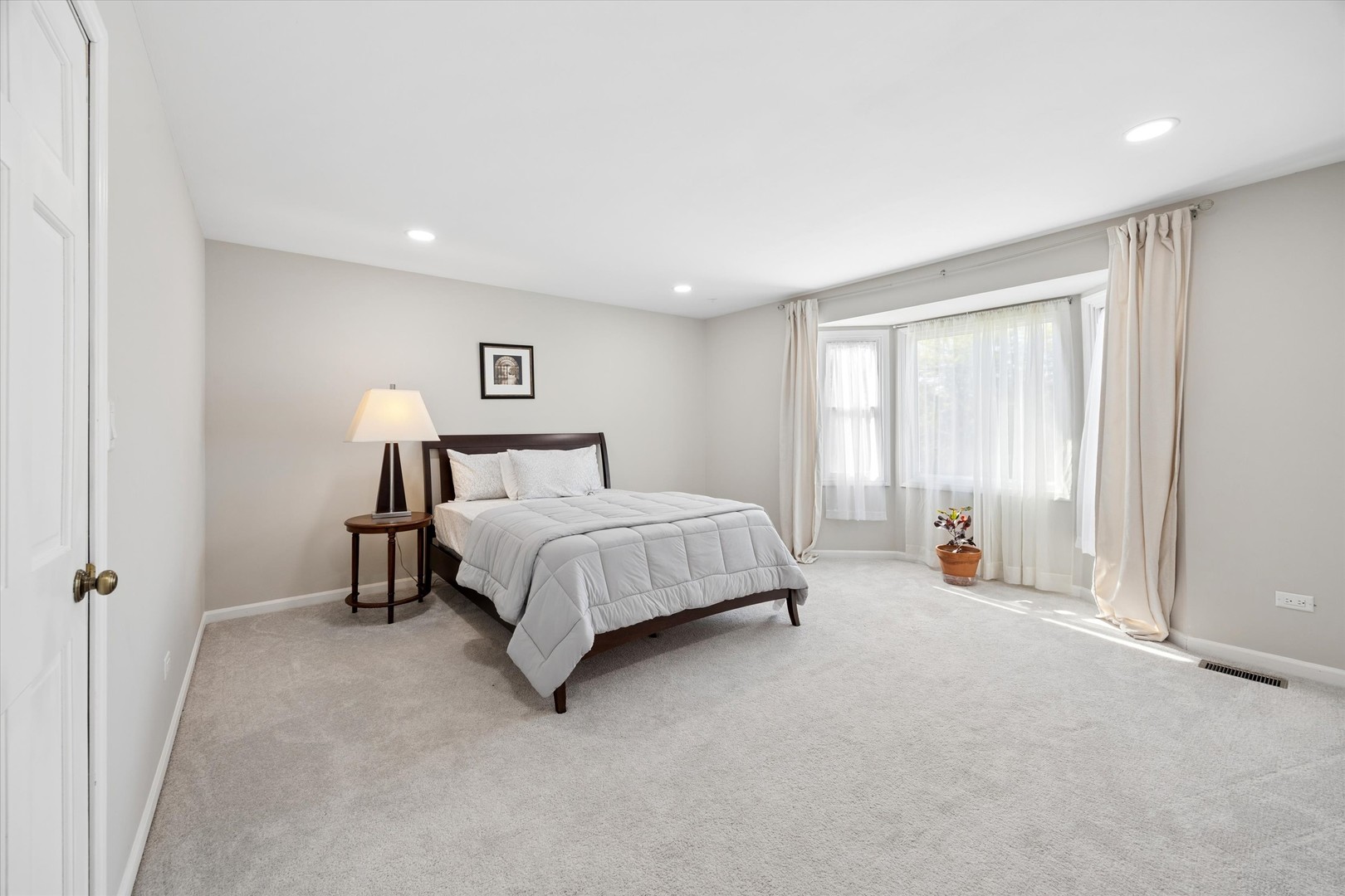 1524 Oswego Road, Naperville, IL 60540
