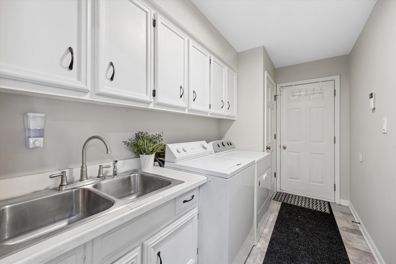 1524 Oswego Road, Naperville, IL 60540