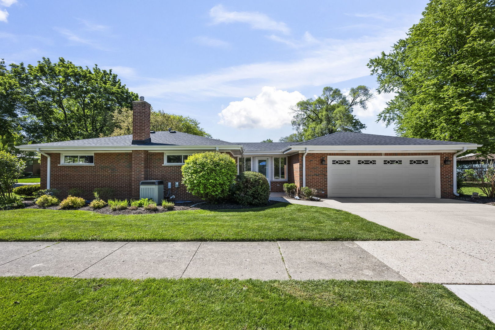 132 N PHELPS Avenue, Arlington Heights, IL 60004