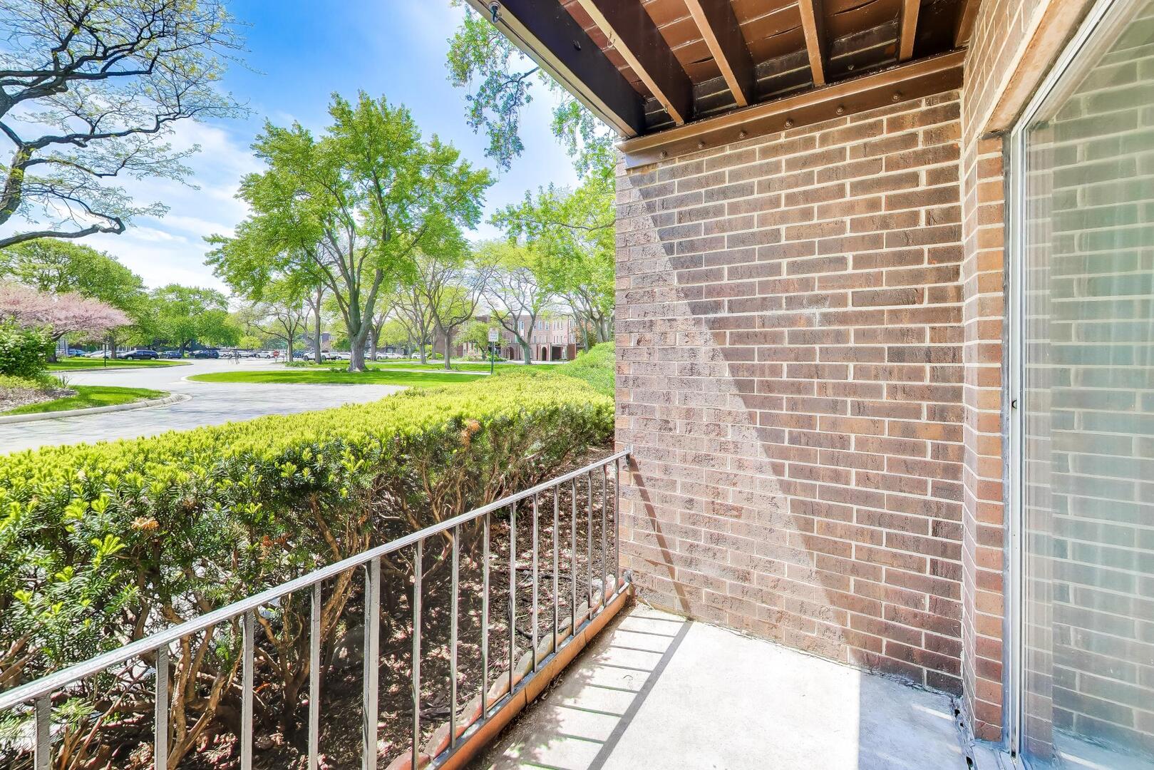 1425 Sandpebble Drive #104, Wheeling, IL 60090