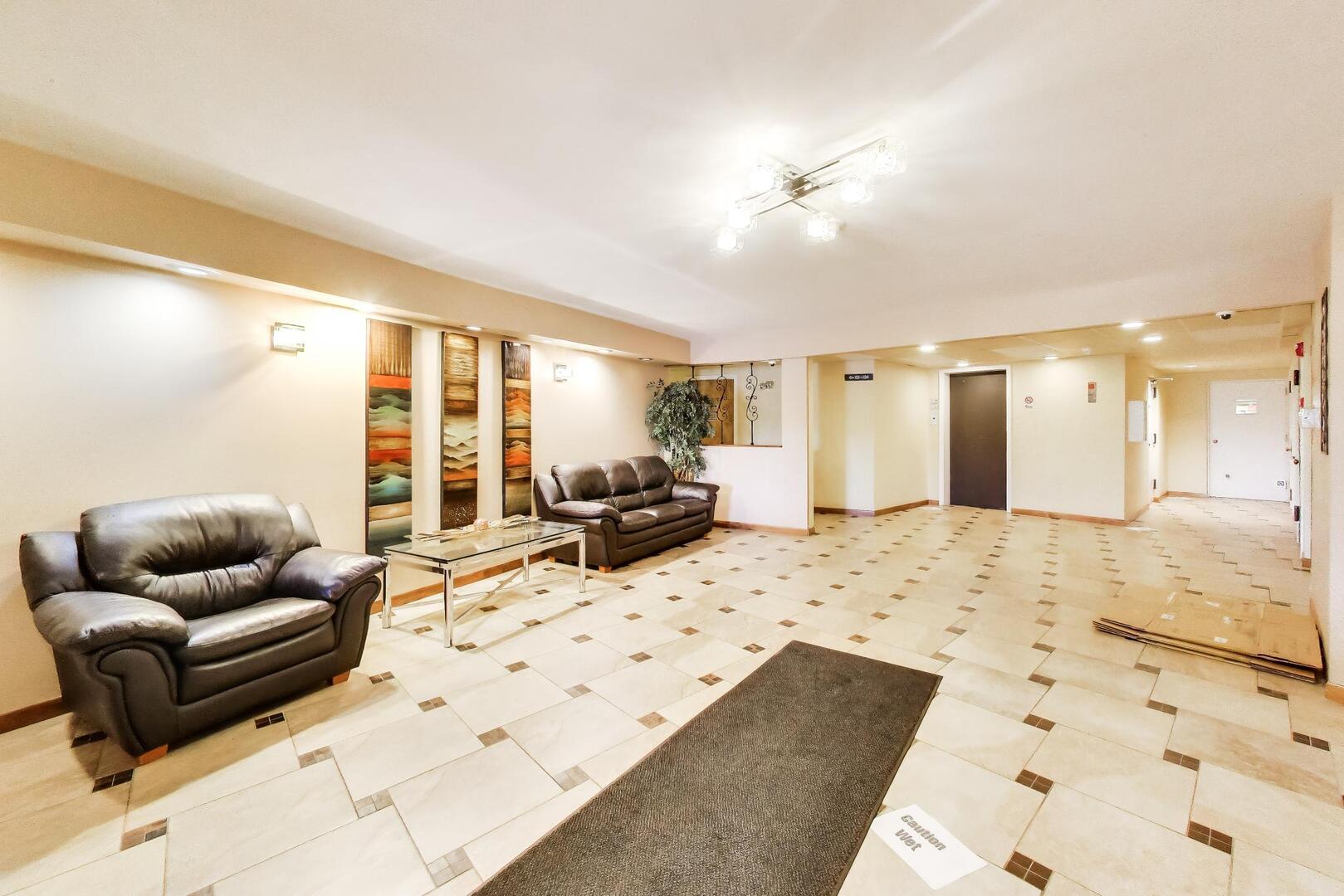 1425 Sandpebble Drive #104, Wheeling, IL 60090
