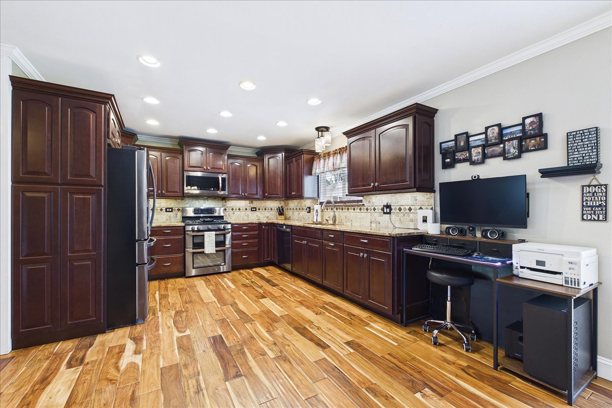 816 Belle Plaine Avenue, Gurnee, IL 60031